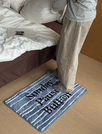 Alfombra Domingo Pausa vista en dormitorio